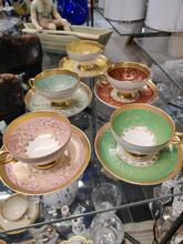 5 tasses en porcelaine 