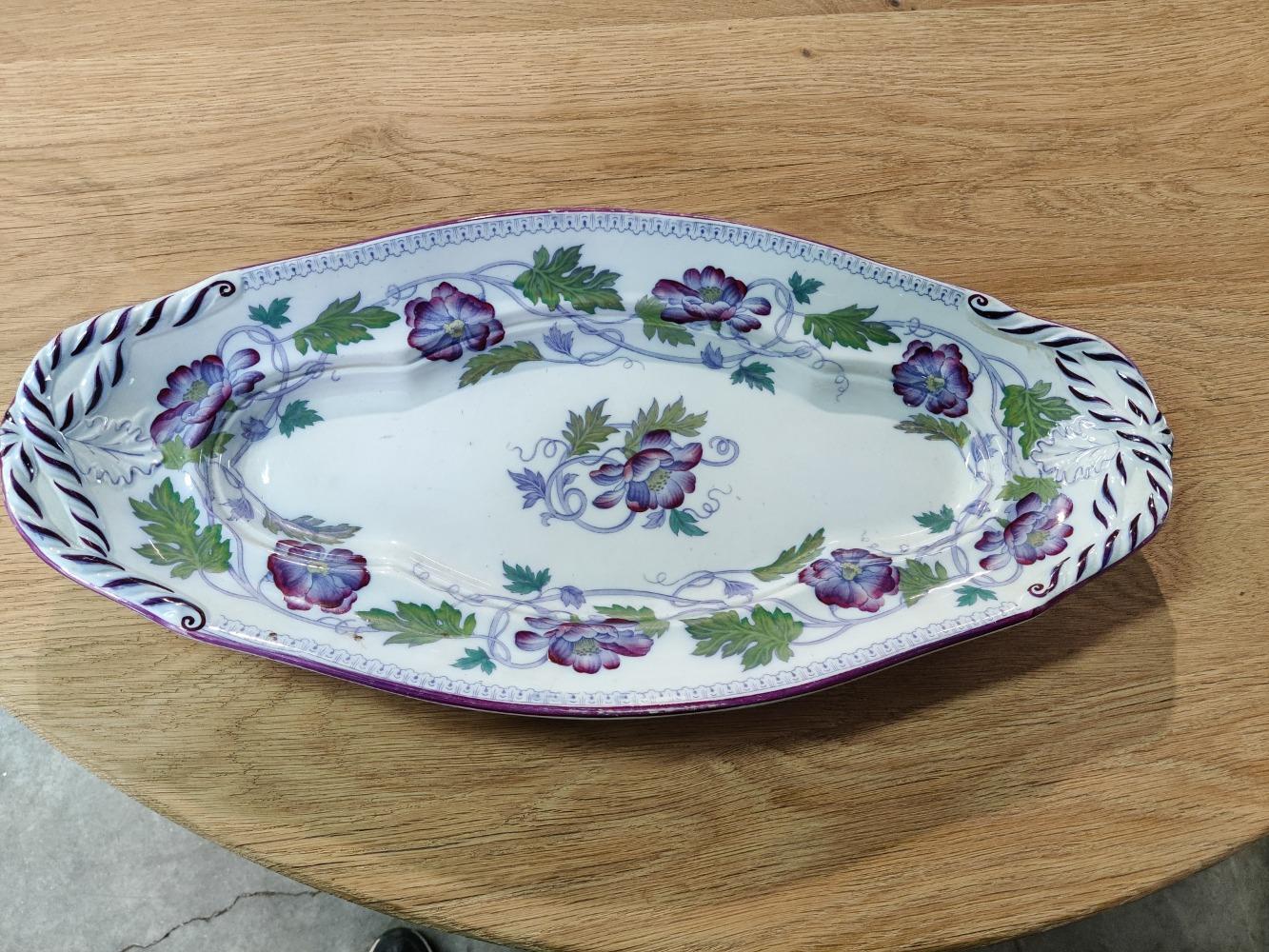 Grand plat de service en faïence en très bel état 