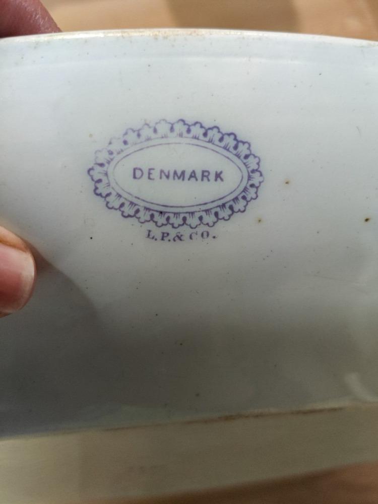 Grand plat de service en faïence en très bel état 
